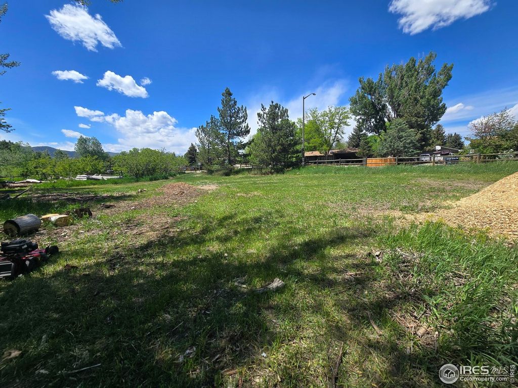 2001 W Prospect Rd