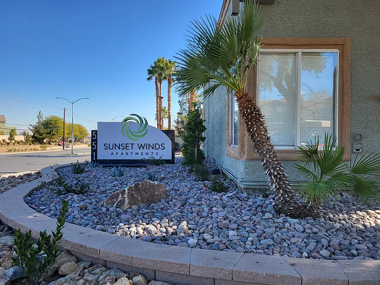 Sunset Winds Apartments — Photo 5