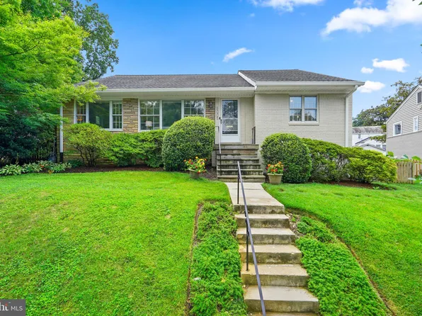 5005 Rodman Rd, Bethesda, MD 20816