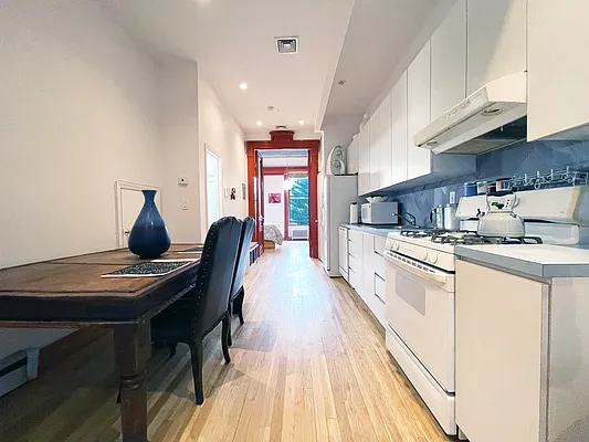 Rented by Bohemia Realty Group | media 8