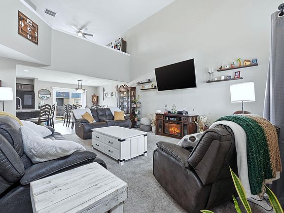 5th image of 626 Caracol Ct