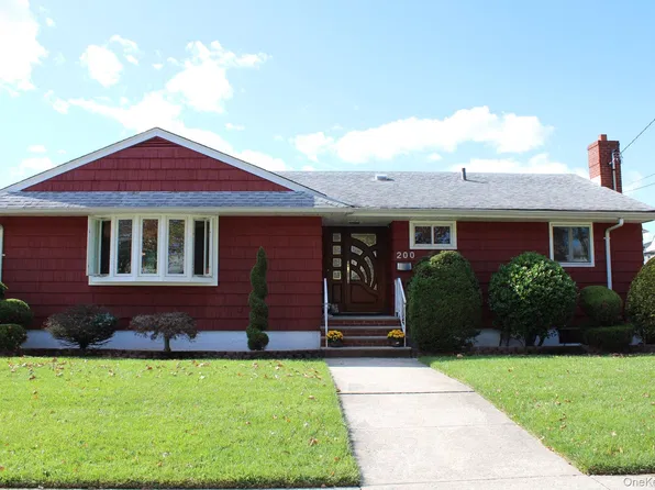 200 Mallory Avenue, Staten Island, NY 10305