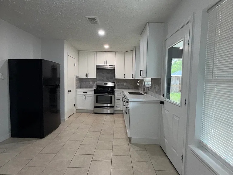 11625 Downey St — Photo 2