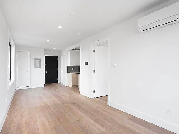 3rd image of 23-33 Astoria Blvd #4