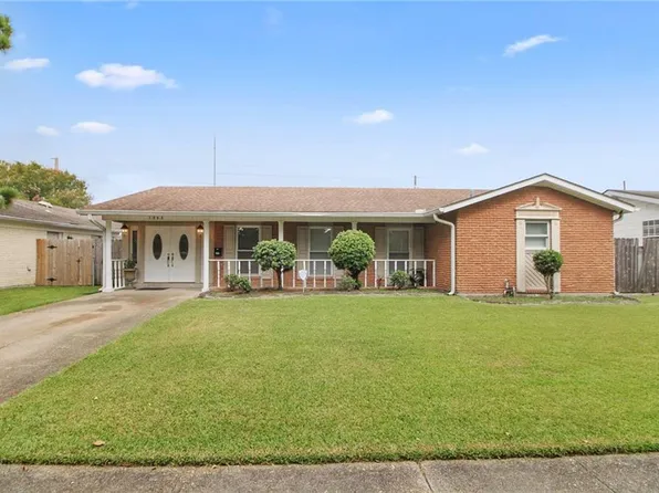 1865 Green Oaks Dr, Gretna, LA 70056
