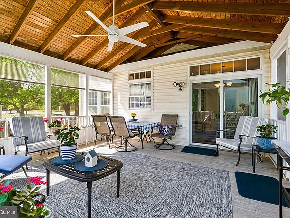 4th image of 8 Royal Crown Ct