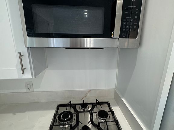 4th image of 3667 W 108th St #3/4