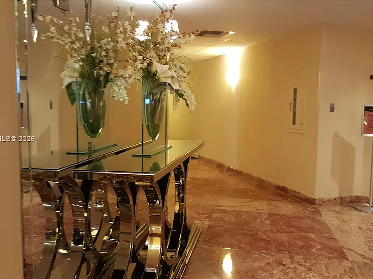 3600 Mystic Pointe Dr #910 — Photo 39