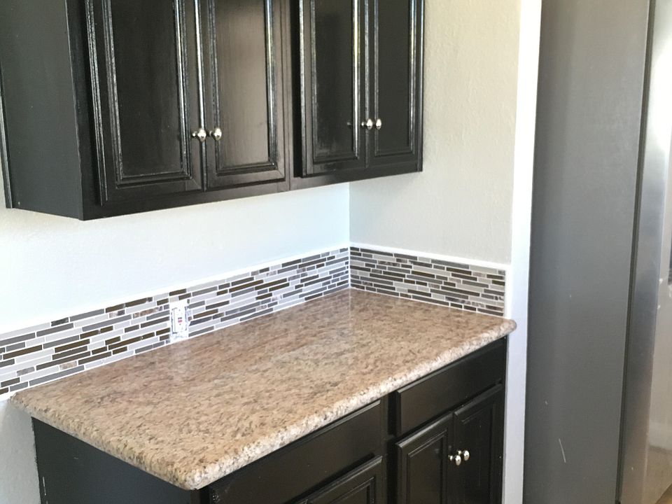 1st image of 419 N Willomet Ave