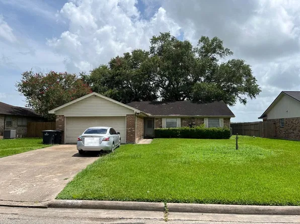 1821 Coffee St, Alvin, TX 77511