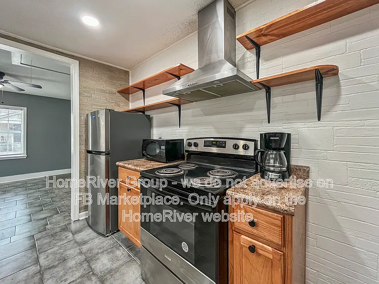 1633 Orr St — Photo 7