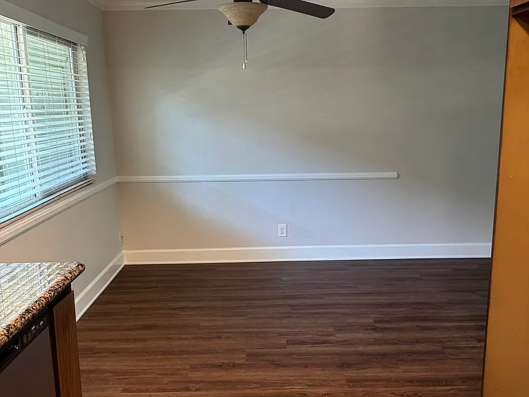 300 E Live Oak St #2C — Photo 3