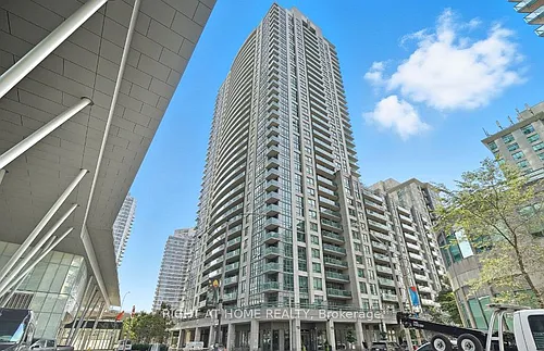 19 Grand Trunk Cres Photo 1