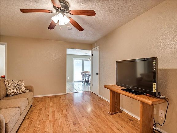 Front room / Family Room