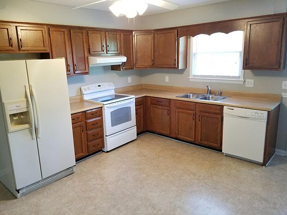 3rd image of 2448 River Oaks Dr