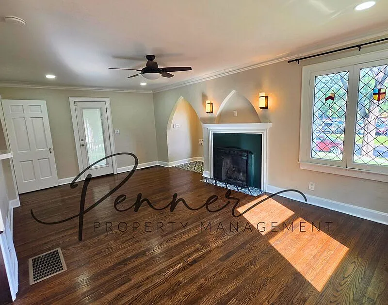3 bed, 2.0 bath, 1821 sqft, $2,495 — Photo 2