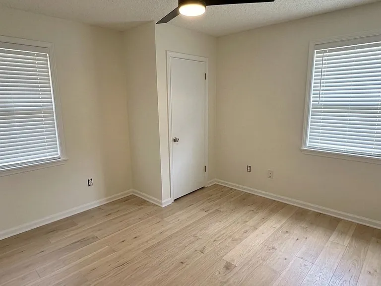 1149 N Evergreen St — Photo 6