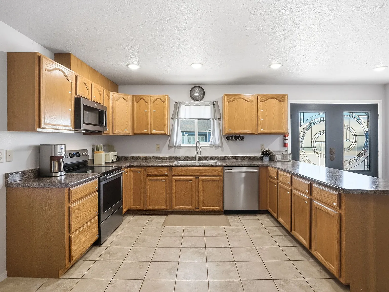 11 bed, $900 — Photo 2