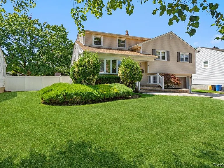 8 Radnor Ct — Photo 3