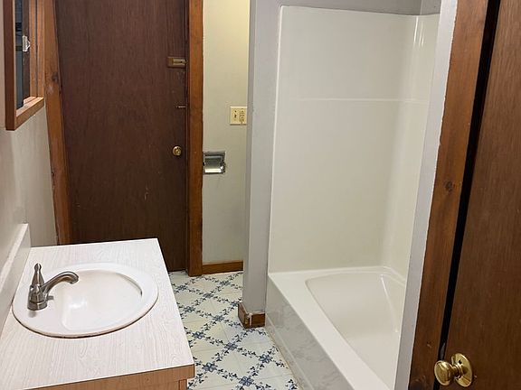 5th image of 32 Cottage St #F