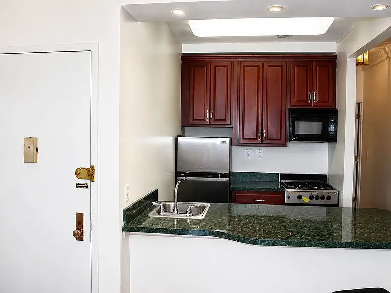 746 10th Ave #2S — Photo 5