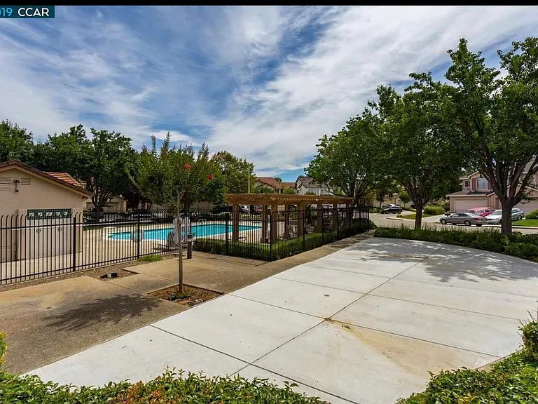 1727 Periwinkle Way — Photo 19