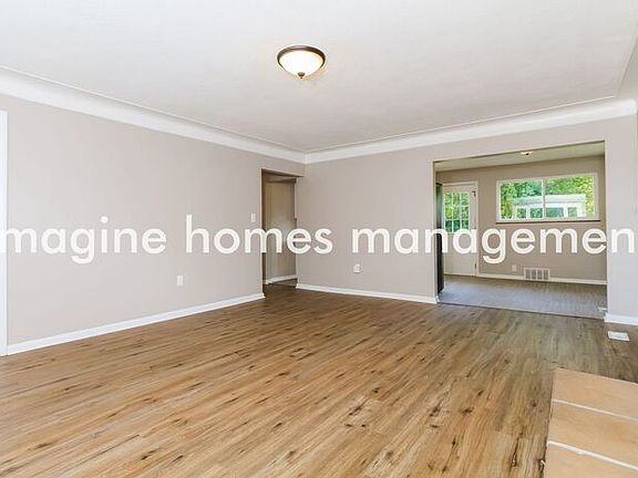 3rd image of 563 Grandin Ave