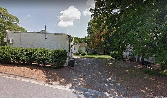 3rd image of 202 S Oakwood Dr