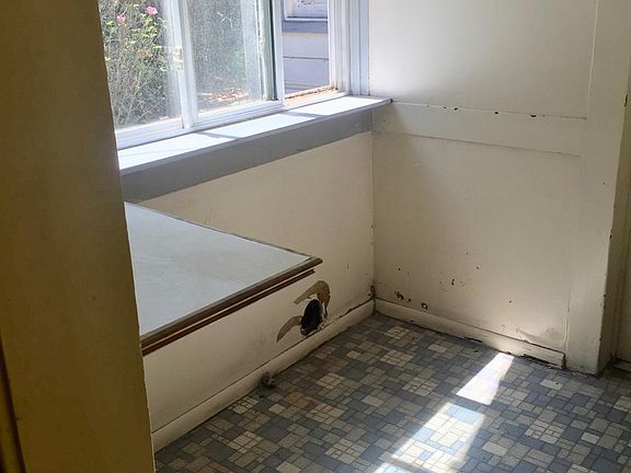 5th image of 241 N Mar Vista Ave