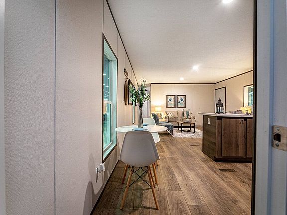 4th image of 407 Martin Luther King Cir