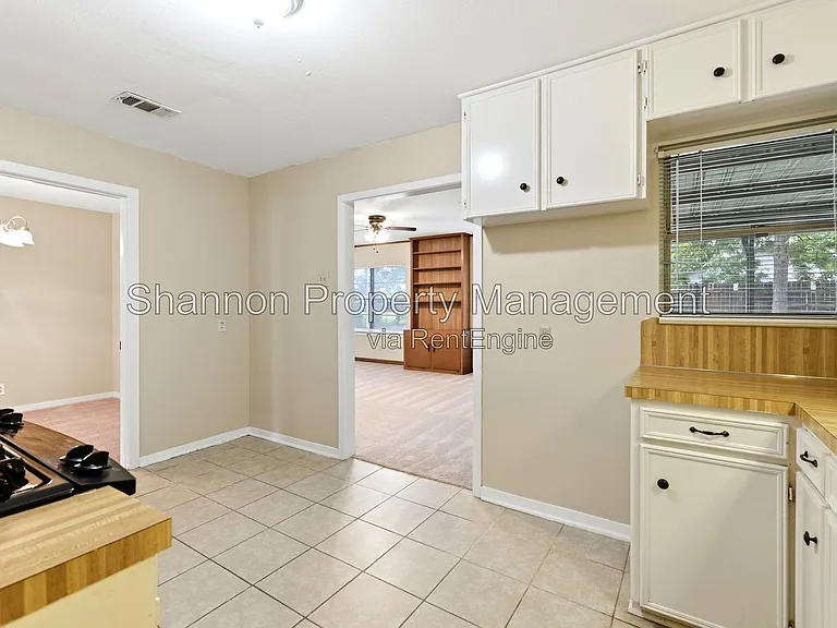 8406 Highcrest Dr — Photo 14