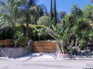 7821 Denivelle Rd, Sunland, CA 91040