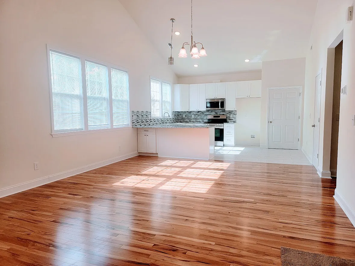 Building Photo - 624 Grace Ave #201