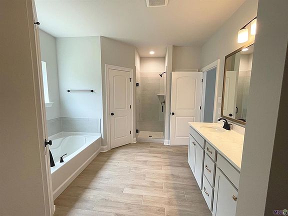 5th image of 207 Cypresswood Dr