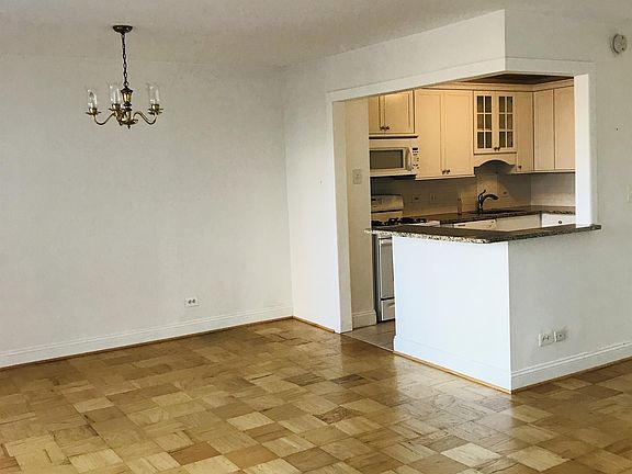 3rd image of 4501 Arlington Blvd APT 401
