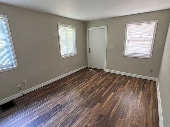 3rd image of 1039 Republic Ave