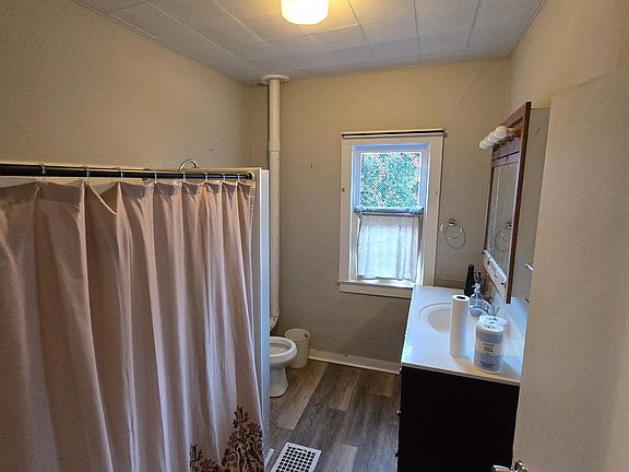 4th image of 607 Sycamore St