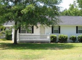 102 Pinehollow Dr, Cheraw, SC 29520