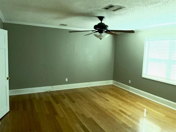 4th image of 4212 Heaslip Ave