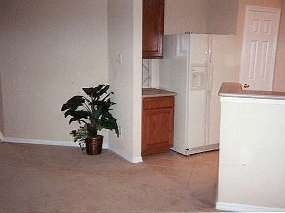 4th image of 1127 Autumn Green Dr