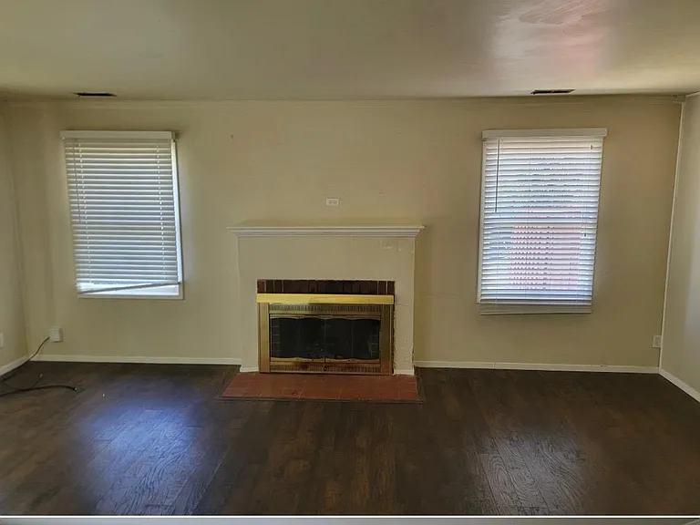 2045 Indiana St — Photo 4