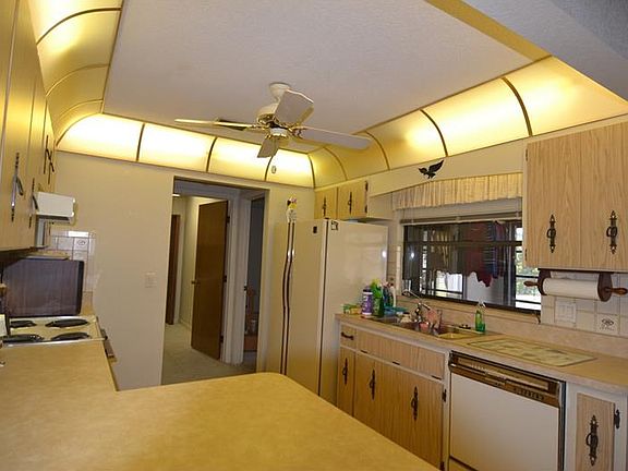 3rd image of 872 Roseway Ter NW