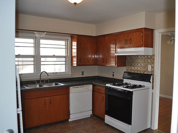 3rd image of 2061 Opal Dr