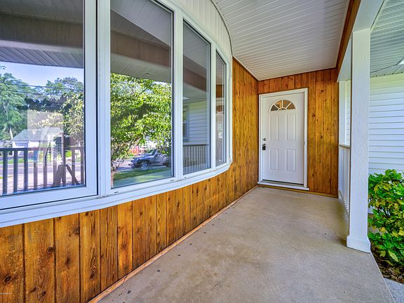 3rd image of 821 Prospect Ave