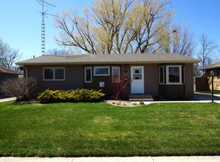 1534 Dick Dr, Aberdeen, SD 57401