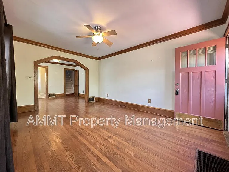 421 19th St NE — Photo 20