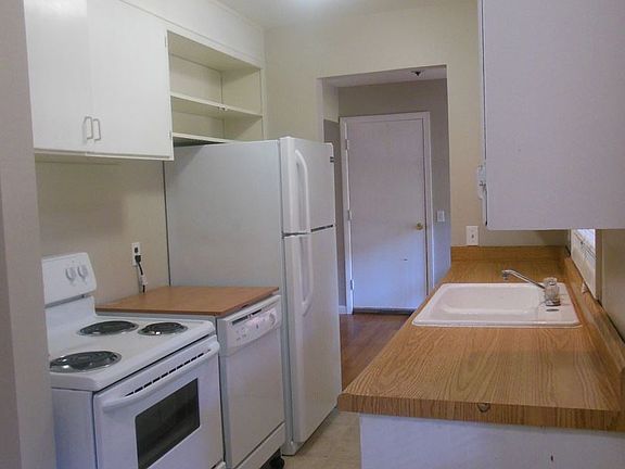 2nd image of 15960 SW Lake Forest Blvd
