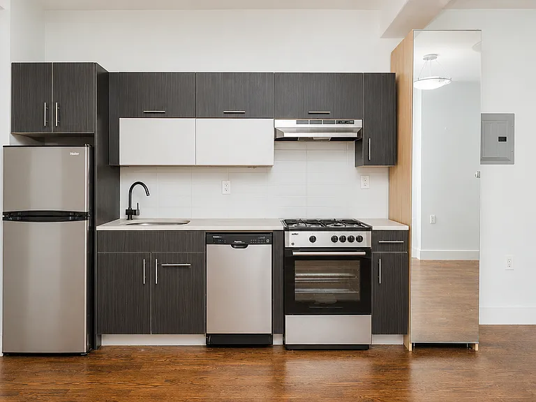 283 Troutman St #3A — Photo 10