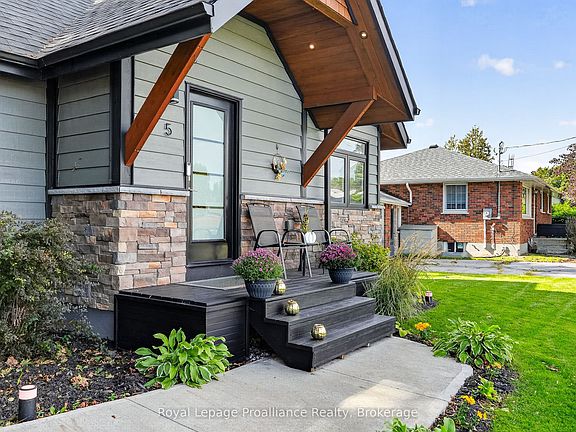 5th image of 5 Carleton Blvd