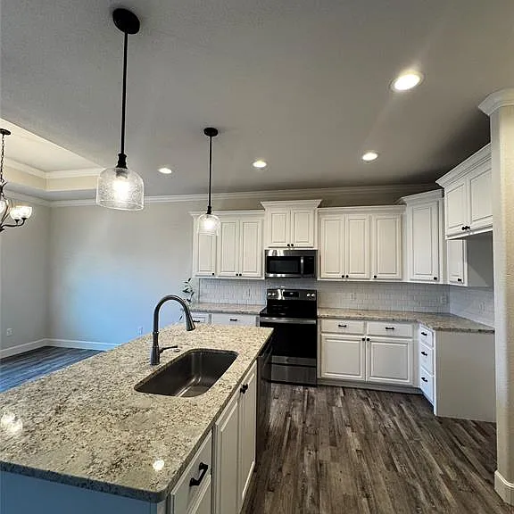 331 Sophia Ln — Photo 9